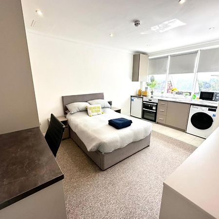 Sunny Modern, Private Apartment,15 Mins To Central London Hendon Esterno foto