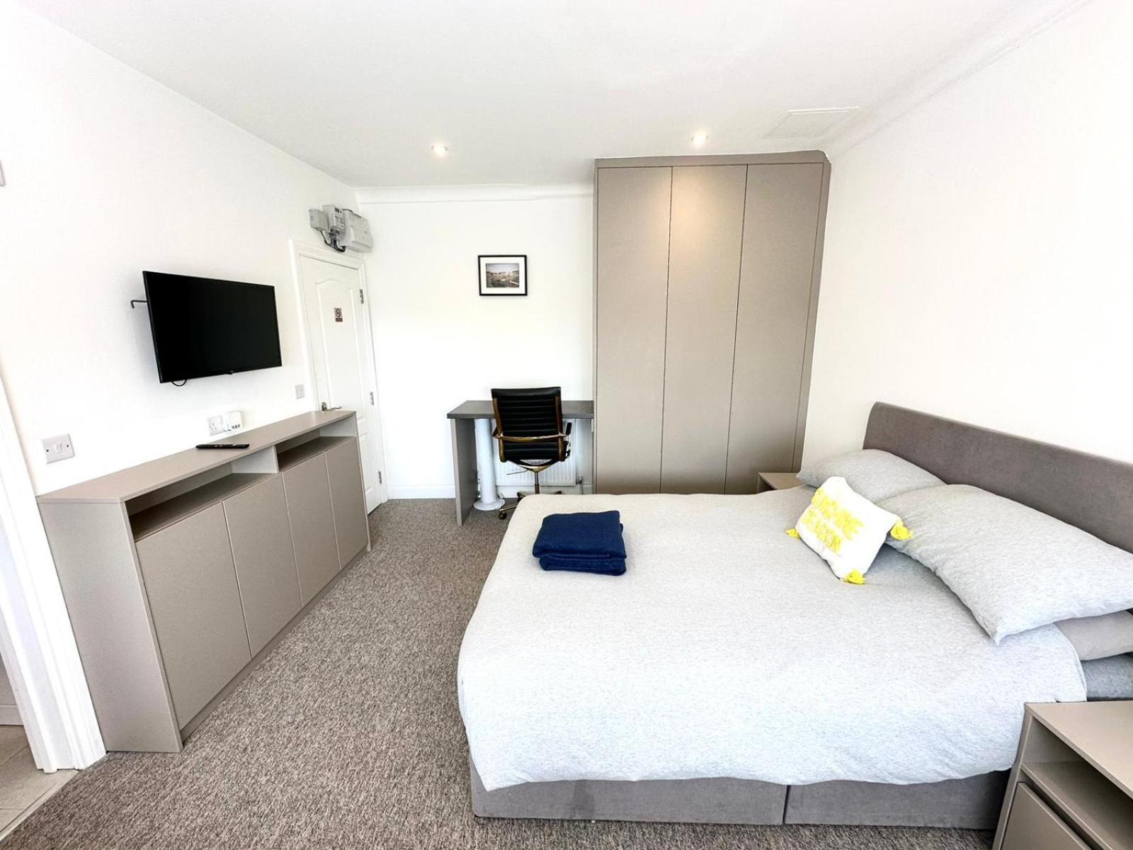 Sunny Modern, Private Apartment,15 Mins To Central London Hendon Esterno foto