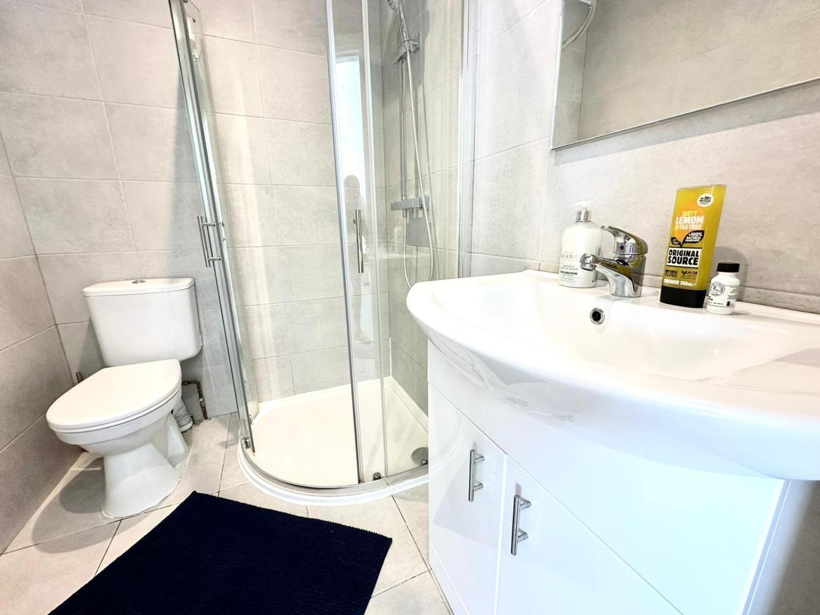 Sunny Modern, Private Apartment,15 Mins To Central London Hendon Esterno foto
