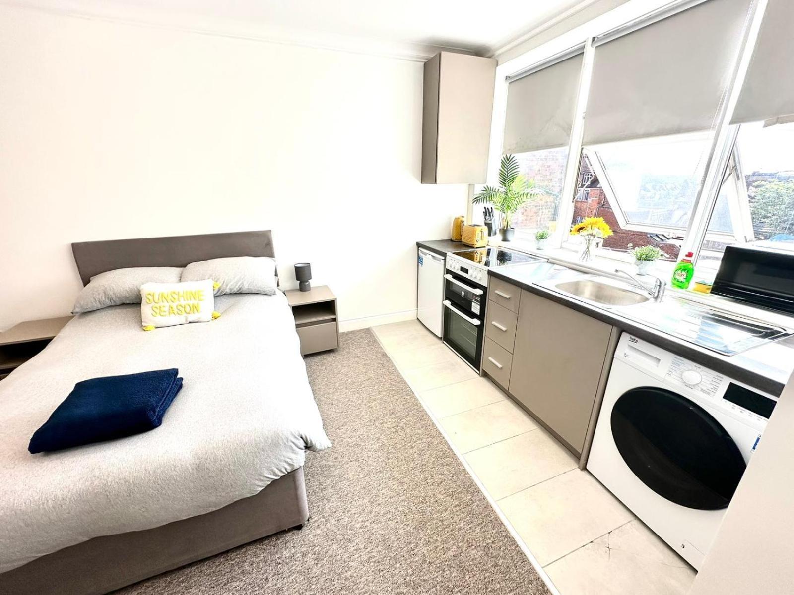 Sunny Modern, Private Apartment,15 Mins To Central London Hendon Esterno foto