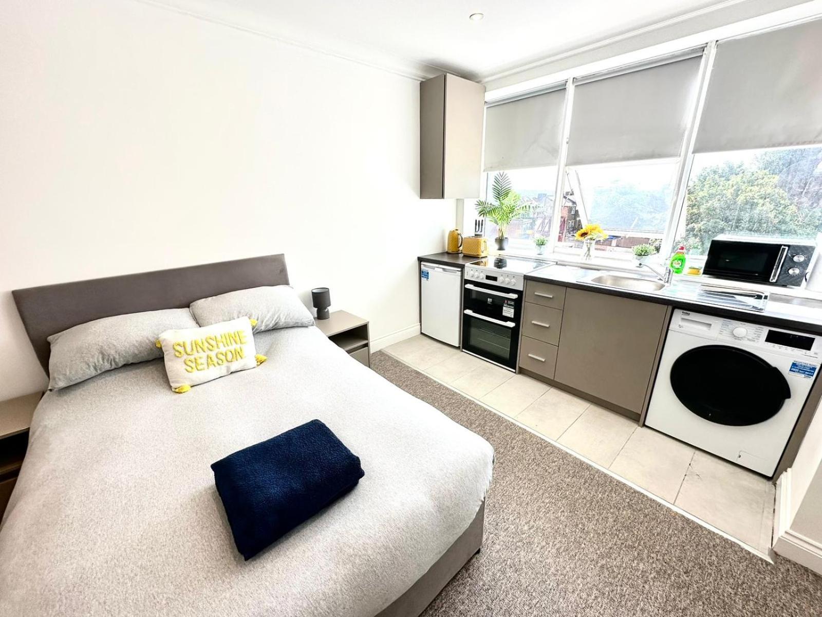 Sunny Modern, Private Apartment,15 Mins To Central London Hendon Esterno foto