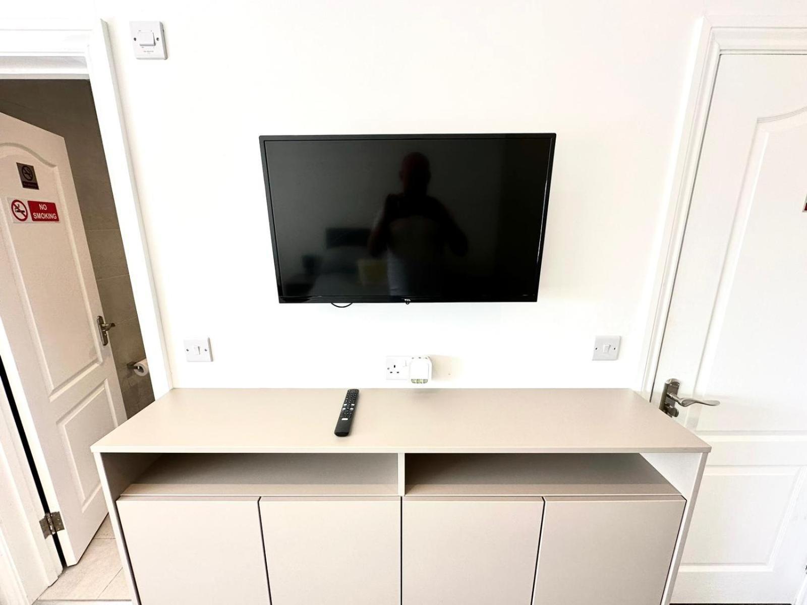 Sunny Modern, Private Apartment,15 Mins To Central London Hendon Esterno foto