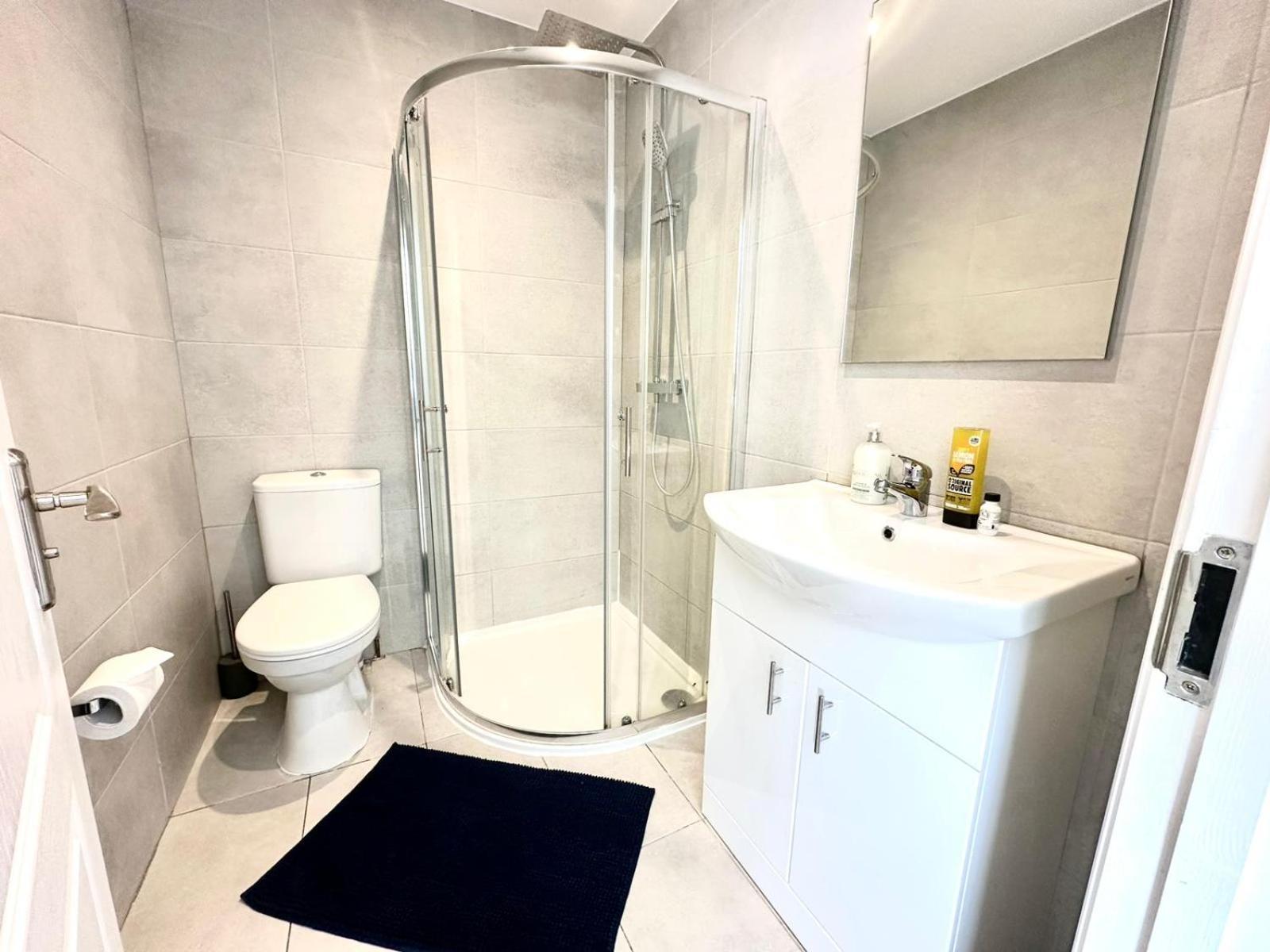 Sunny Modern, Private Apartment,15 Mins To Central London Hendon Esterno foto